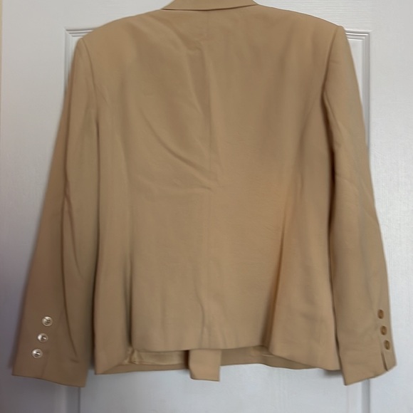 Vintage Jones New York suit, Skirt and jacket, Skirt size 14, jacket size 12 - Picture 6 of 10